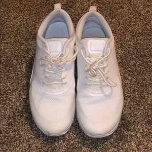 White Nike Size 8.5 Women’s